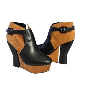 DV8 Platform Zip up Ankle Boots Black & Brown Suede – Size 8.5 (Never Worn)